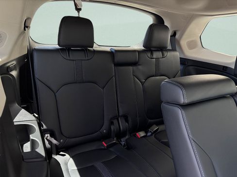 Certified 2025 Honda Pilot Touring image 30