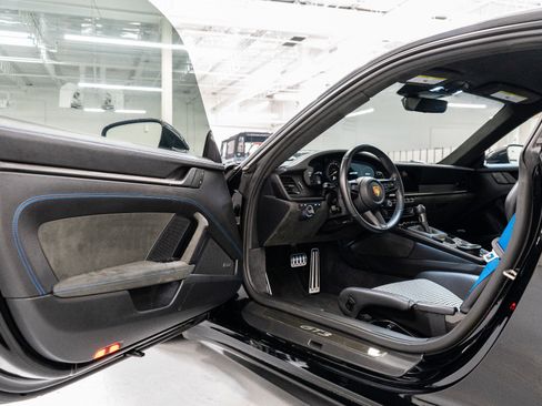 Used 2022 Porsche 911 GT3 image 15