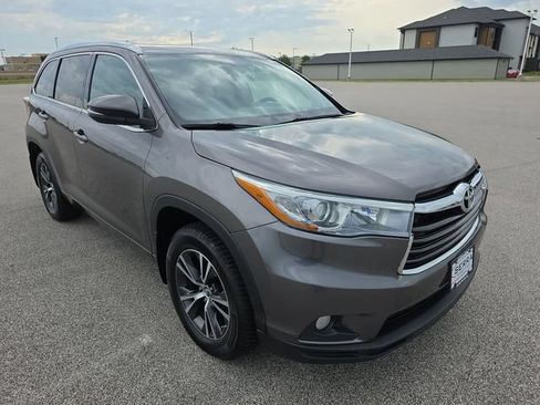 Used 2016 Toyota Highlander XLE AWD/4WD image 15