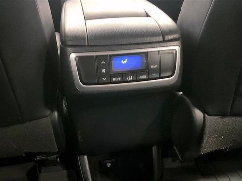 Used 2015 Toyota Highlander XLE image 32