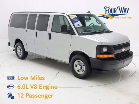 Used 2017 Chevrolet Express 2500 LS image 1