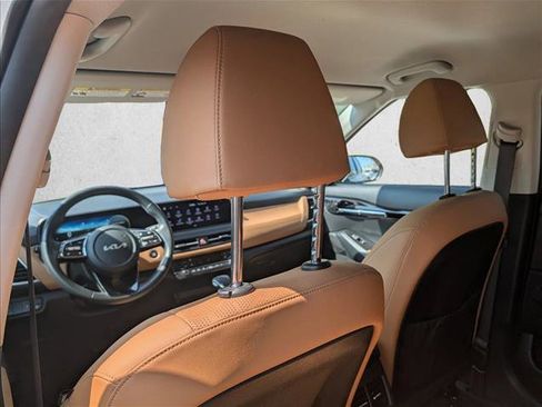 Used 2024 Kia Seltos EX FWD image 11