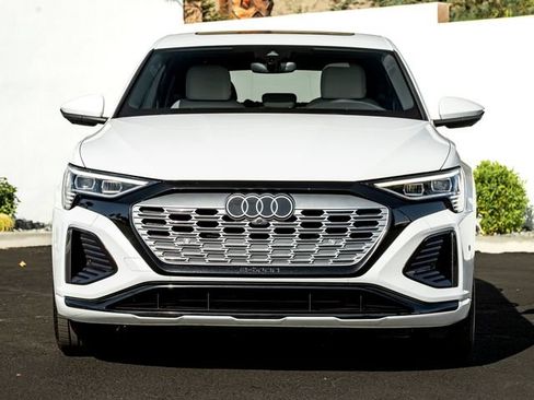 Used 2024 Audi Q8 e-tron Premium Plus w/ Premium Plus Package AWD/4WD image 3