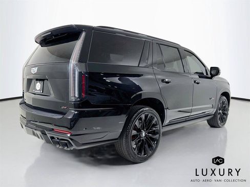 Used 2025 Cadillac Escalade V w/ LPO, ONYX Package AWD/4WD image 6