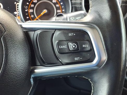 Used 2018 Jeep Wrangler Unlimited Sahara image 28