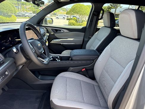 New 2026 Chevrolet Traverse LT w/ Driver Confidence Package FWD image 10