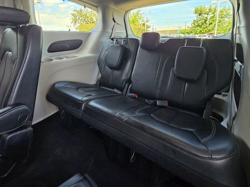 Certified 2022 Chrysler Pacifica Touring-L FWD image 23