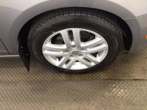 Used 2014 Volkswagen Golf TDI FWD image 26