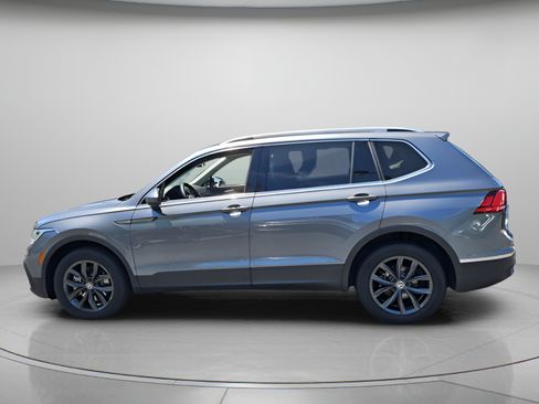 Certified 2024 Volkswagen Tiguan SE AWD/4WD image 2