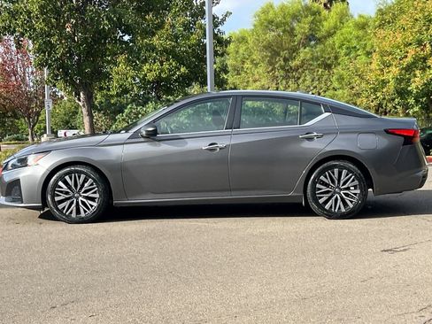 Used 2024 Nissan Altima 2.5 SV FWD image 7