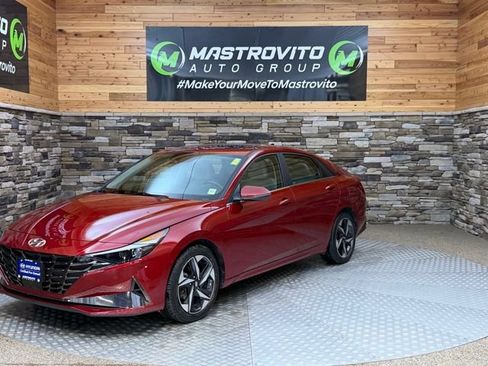 Used 2023 Hyundai Elantra Limited w/ Preferred Accessory Package FWD image 2