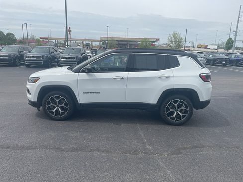 Used 2025 Jeep Compass Limited AWD/4WD image 3