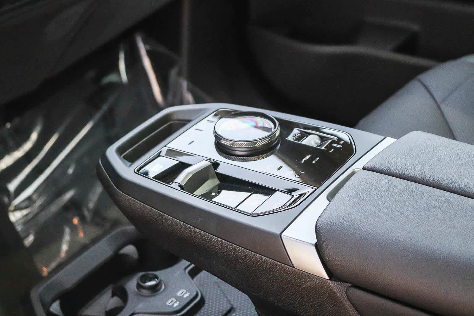 Used 2025 BMW iX xDrive50 w/ Premium Package AWD/4WD image 20