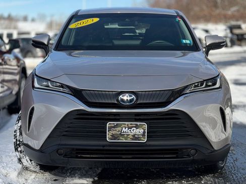 Used 2023 Toyota Venza LE image 2