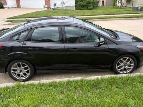 Used 2015 Ford Focus SE w/ Equipment Group 201A FWD image 4