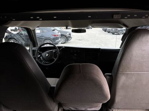 Used 2015 Chevrolet Express 2500 RWD image 17