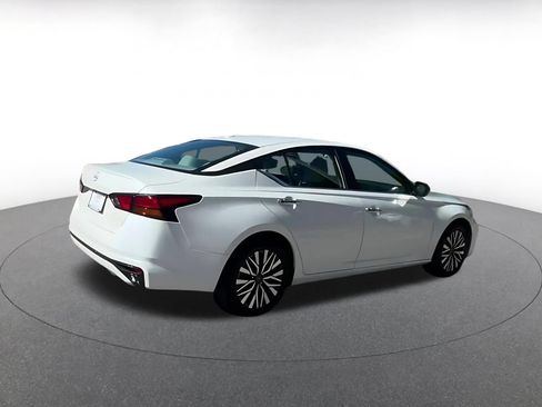 Used 2025 Nissan Altima 2.5 SV FWD image 16