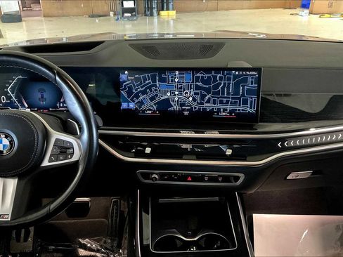 Used 2023 BMW X7 xDrive40i w/ M Sport Package image 5