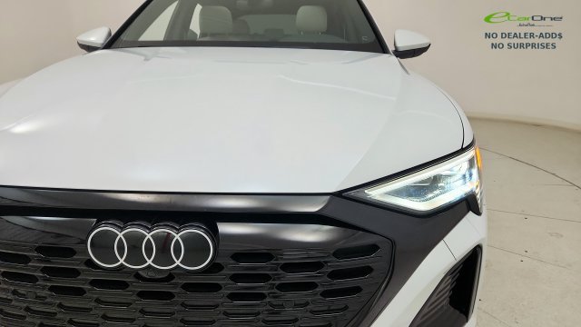 Used 2024 Audi Q8 e-tron Premium AWD/4WD image 23