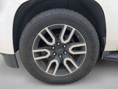 Used 2020 Chevrolet Suburban LT w/ RST Edition RWD image 19