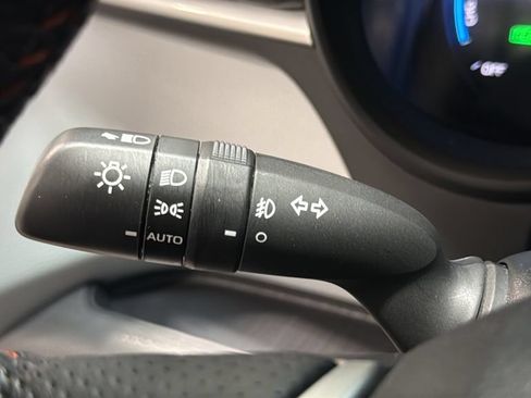 Used 2023 Toyota Sienna XSE AWD/4WD image 30