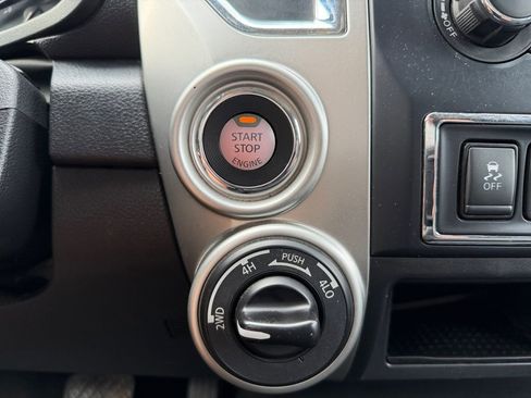 Used 2019 Nissan Titan SV AWD/4WD image 10