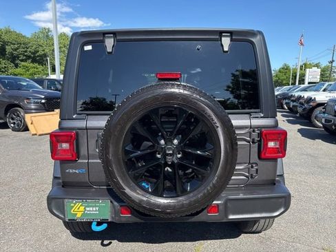 Used 2023 Jeep Wrangler Unlimited Sahara AWD/4WD image 17