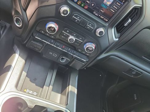 Used 2022 GMC Sierra 1500 AT4 w/ AT4 Preferred Package AWD/4WD image 33