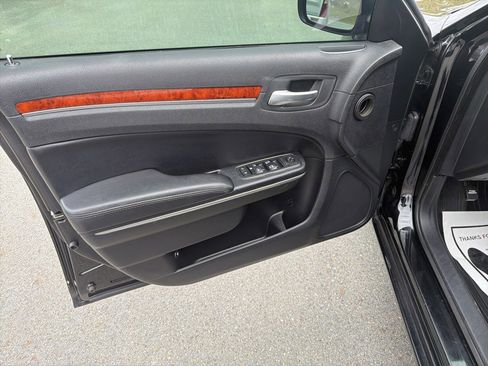 Used 2013 Chrysler 300 AWD w/ Driver Convenience Group image 9