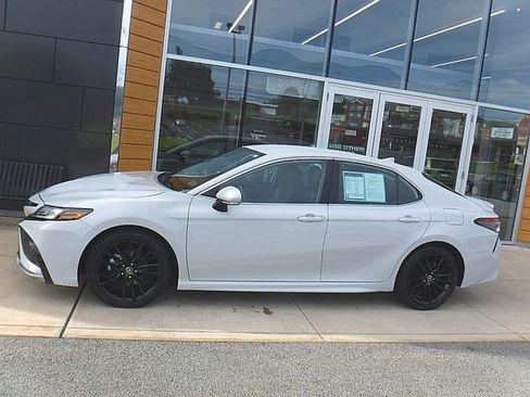 Used 2023 Toyota Camry XSE image 2