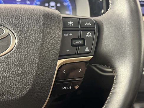 Used 2025 Toyota Crown w/ Advanced Technology Package AWD/4WD image 18