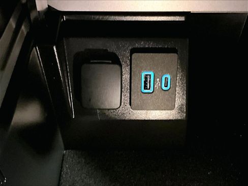 Used 2023 Ford Explorer Limited w/ Limited Technology Package image 27