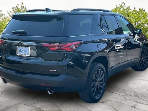 Used 2023 Chevrolet Traverse RS FWD image 2