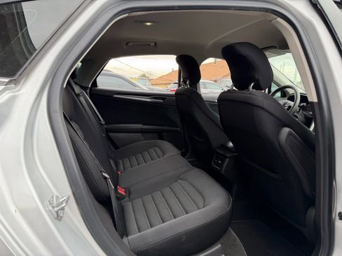 Used 2015 Ford Fusion SE image 16