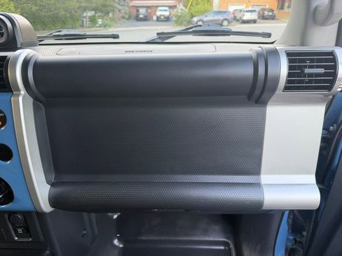 Used 2012 Toyota FJ Cruiser 4WD w/ Upgrade Pkg image 34