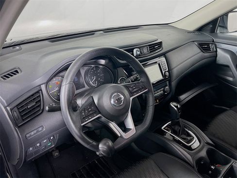 Used 2019 Nissan Rogue SV image 9