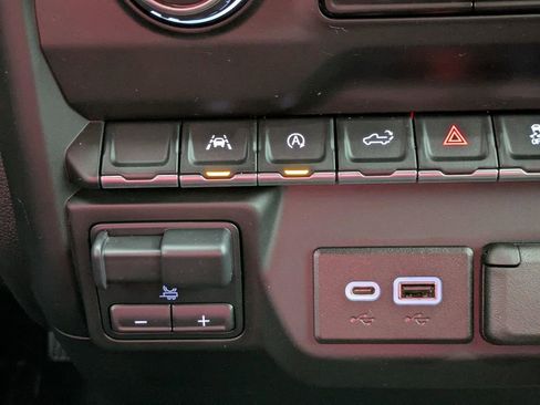 Used 2023 Chevrolet Silverado 1500 Custom image 7