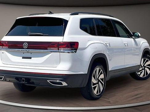 Used 2025 Volkswagen Atlas SE FWD image 2