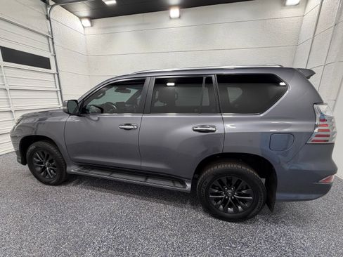 Used 2023 Lexus GX 460 Premium w/ Premium Package AWD/4WD image 3