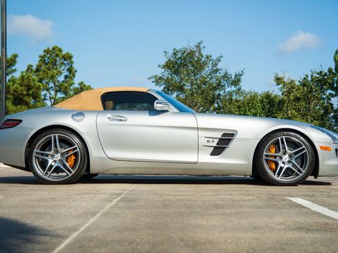 Used 2012 Mercedes-Benz SLS AMG Roadster image 16