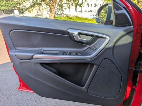 Used 2015 Volvo V60 T6 R-Design Platinum image 17