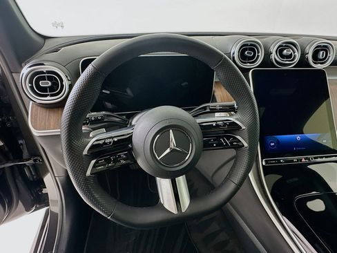 Used 2025 Mercedes-Benz GLC 300 4MATIC image 12