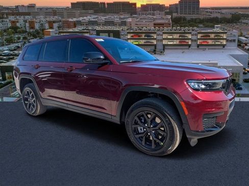 New 2025 Jeep Grand Cherokee L Laredo image 1