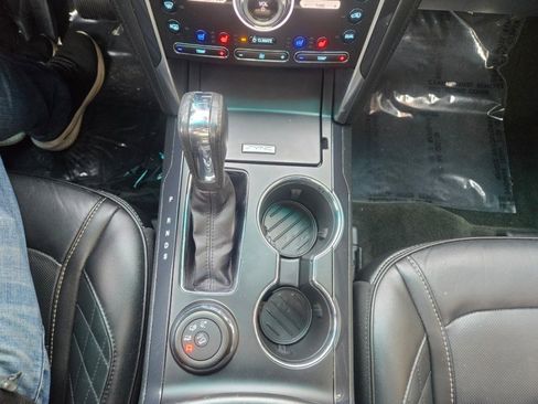 Used 2016 Ford Explorer Platinum image 17