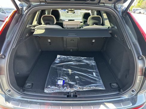 New 2026 Volvo XC60 B5 Core w/ Climate Package image 18