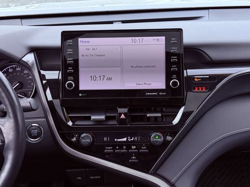 Certified 2023 Toyota Camry SE image 3