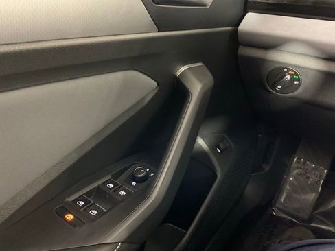 Used 2025 Volkswagen Jetta SE image 19