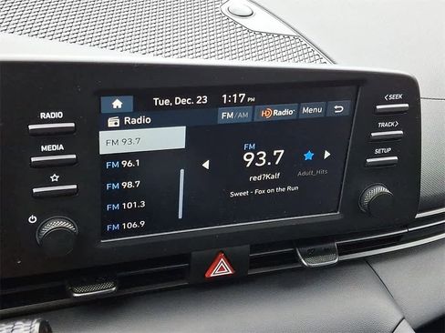 Certified 2025 Hyundai Elantra Sport image 13