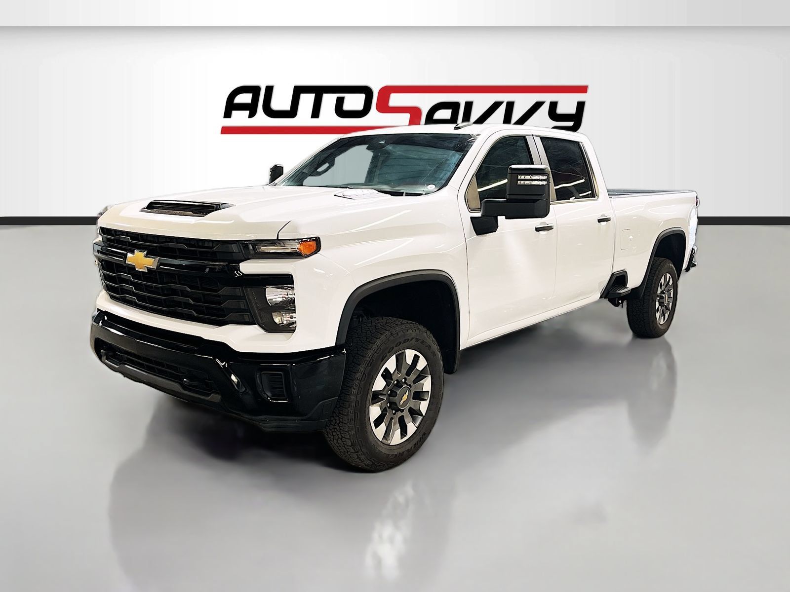 Used 2024 Chevrolet Silverado 2500 Custom w/ Custom Convenience Package AWD/4WD image 3