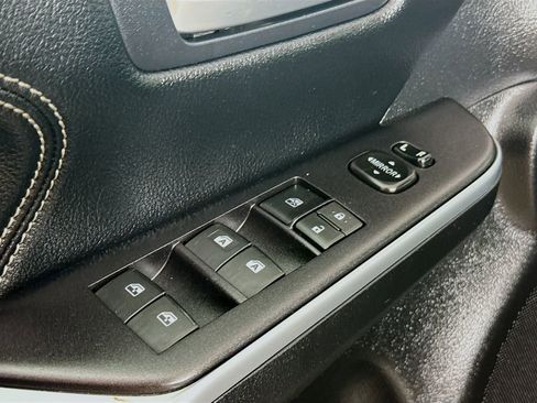 Used 2016 Toyota Camry XLE image 10